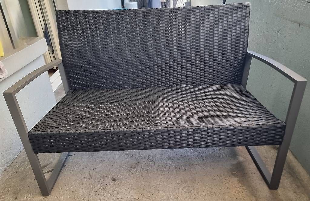 Set di tavolo e panche: Balkon Möbel GRATIS zum Abholen – Usato da Emmen venduto da JokeySchlumpf