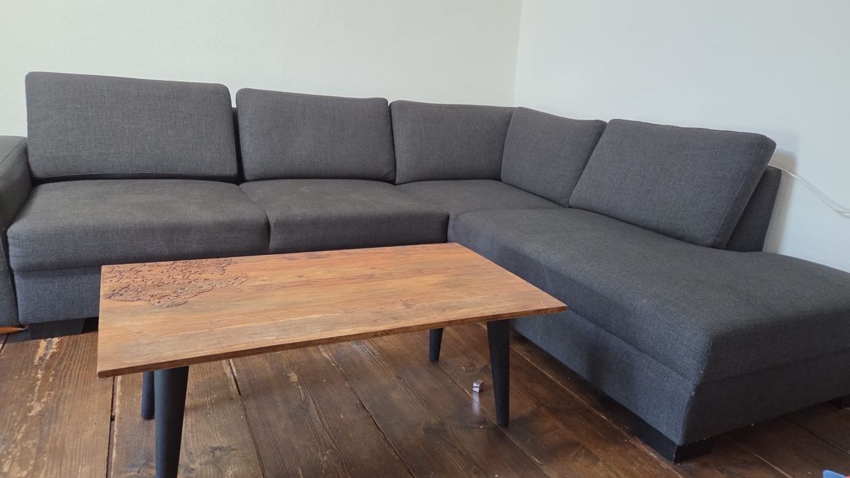 Sofas: Grosse Eckcouch, dunkler Stoff – Gebraucht aus Zürich von jasmin.blue 1
