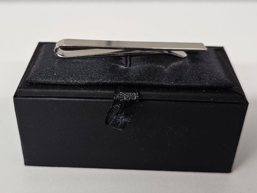 Cravatte: Krawattennadel neu und in Box verpackt – Nuovo e nell'imballaggio originale da Fehraltorf venduto da yan_t9yg