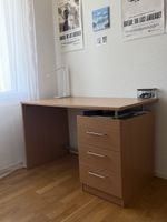 Schreibtisch mit 4 Schubladen – gratis