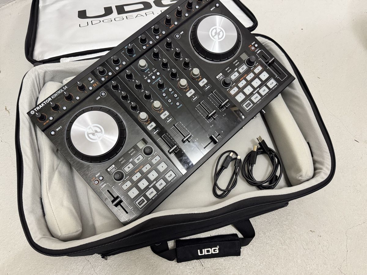 Traktor Mischpulte: Traktor Kontrol S4 MK2, Native Instruments – Gebraucht aus St. Gallen von freud-am-laebe