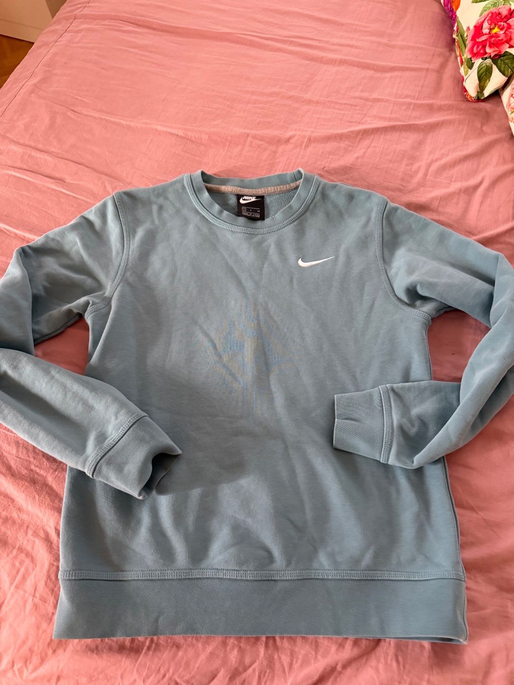 Nike Pulls & Sweat-shirts: Nike Pullover blau Grösse S – D'occasion à steinen par Nayabloom84