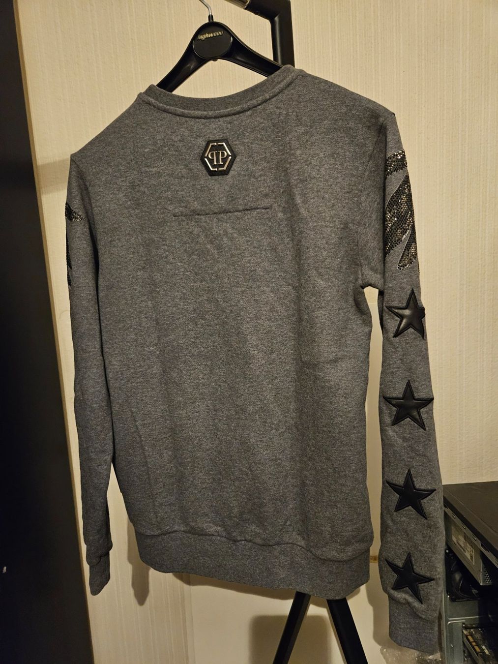 Philipp Plein Maglioni & Felpe: Philipp Plein Totenkopf Pulli Grösse M grau/rot – Nuovo (secondo la descrizione) da zuerich venduto da pablo1231 1