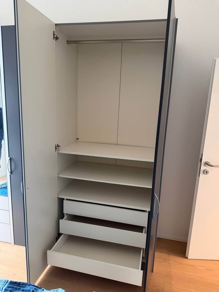 Schränke: schöner Kleiderschrank, mit Schubladen – Gebraucht aus Rorbas von Astrafix 2