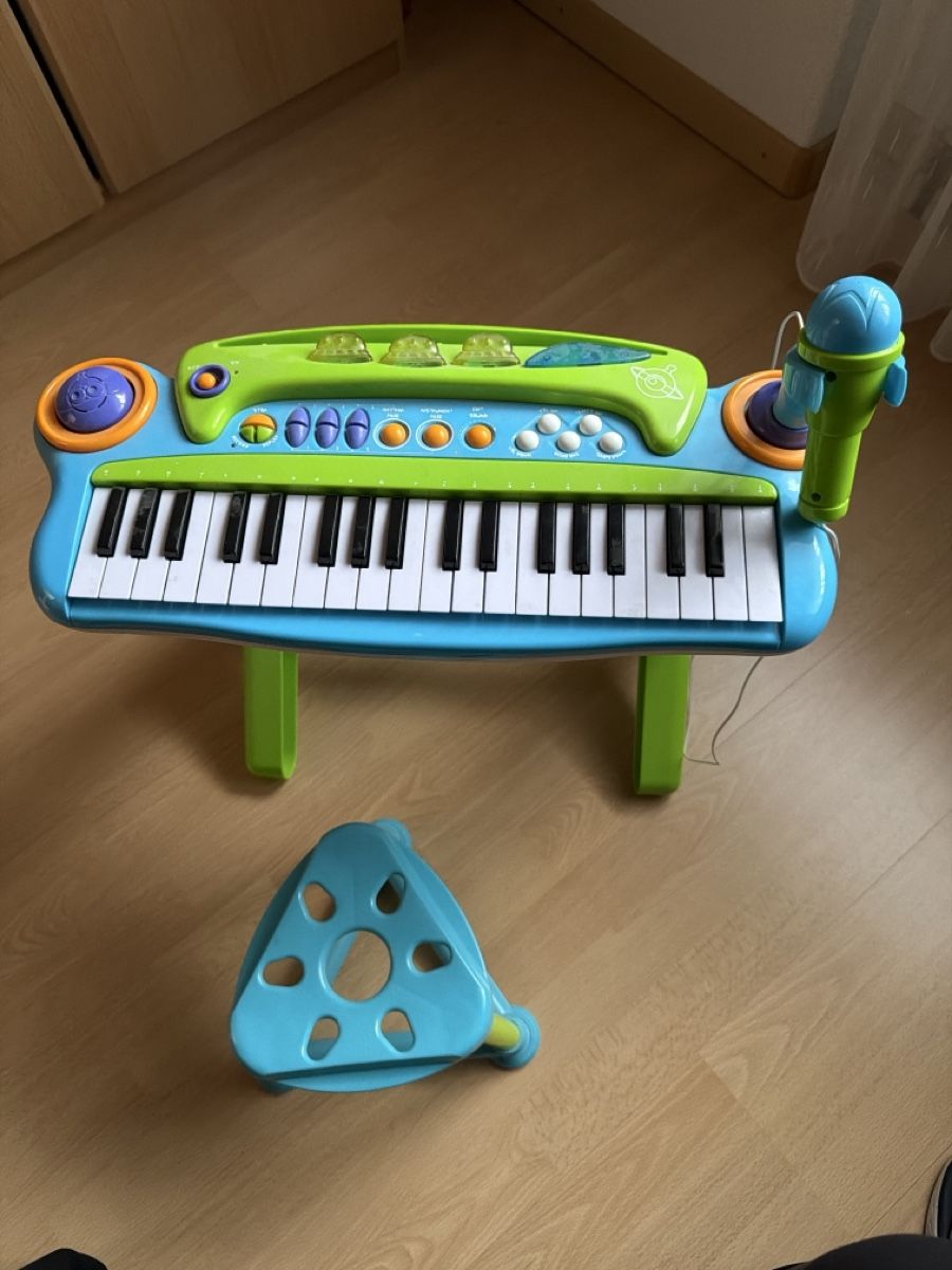 Musikinstrumente: Kleinkinderkeeboard – Gebraucht aus Mels von riccsan