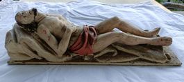 Christusstatuen nach der Kreuzabnahme