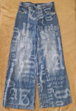 H&M „Angel Vibes” – Coole Wide-Leg Hose mit Allover-Print
