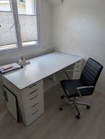 IKEA Schreibtisch mit Schubladen und Stuhl