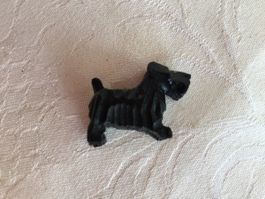 Antiker schwarzer Mini Schnauzer Hund 