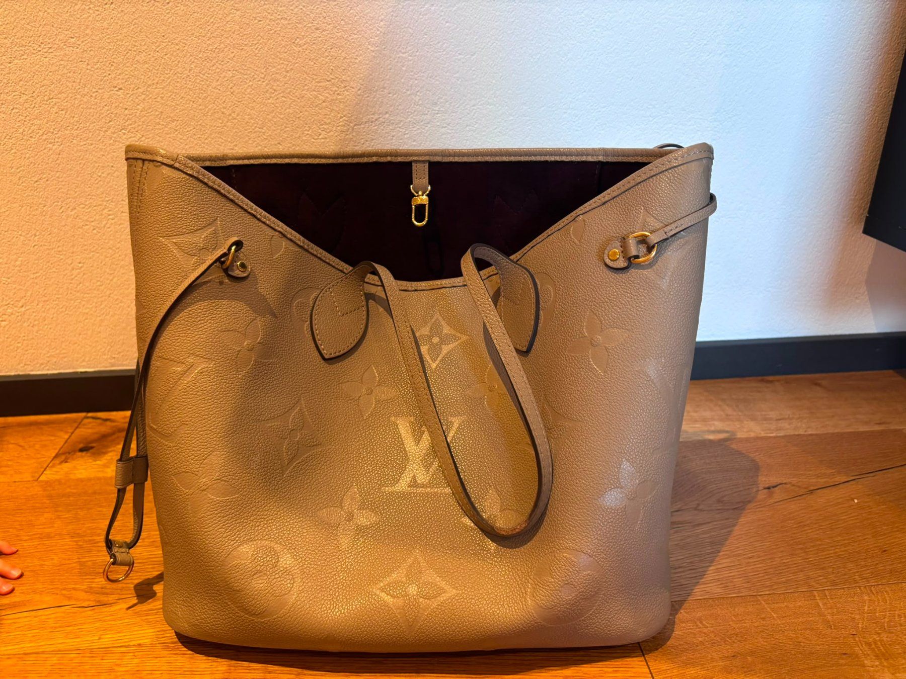 Louis Vuitton Borse da donna: Louis Vuitton Neverfull MM Monogramm Empreinte - Tourterelle – Usato da Richterswil venduto da Dingsda72 1