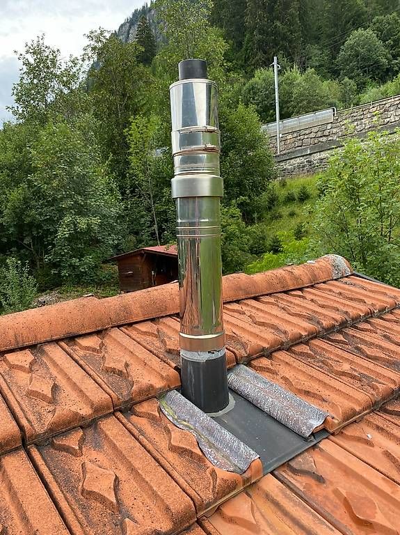 Camini: Kamin 125 mm Dacheinfassung Kupfer – Usato da Hägglingen venduto da maxmar 2