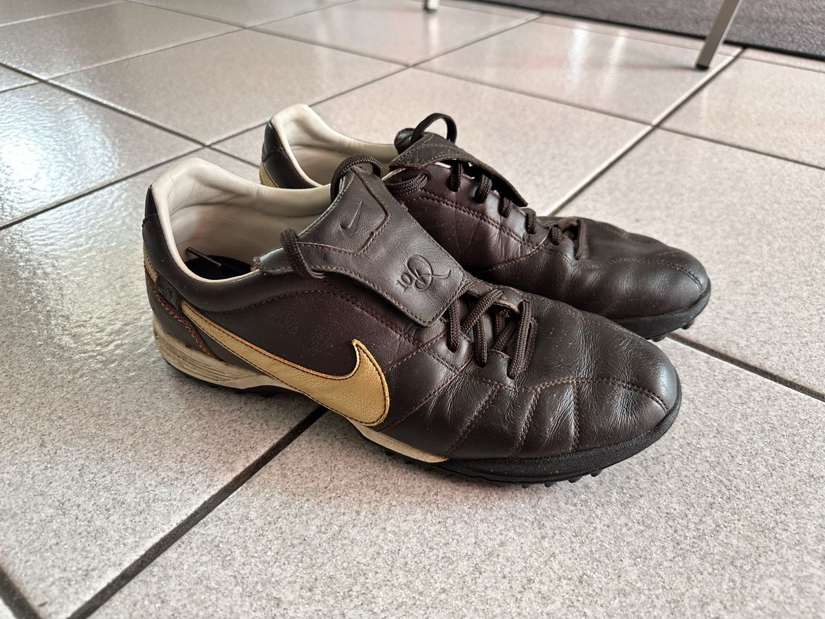 Nike Scarpe da uomo: Fussballschuhe Ronaldinho 10 Gr 44 – Usato da Luzern venduto da mat_2vg9
