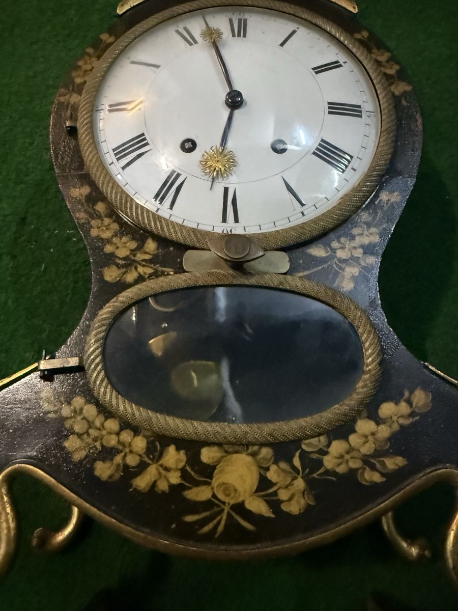 Orologi da terra & Orologi da parete: Pendule murale ancienne avec console, décor floral  – Usato da Payerne venduto da Maylin2018 2