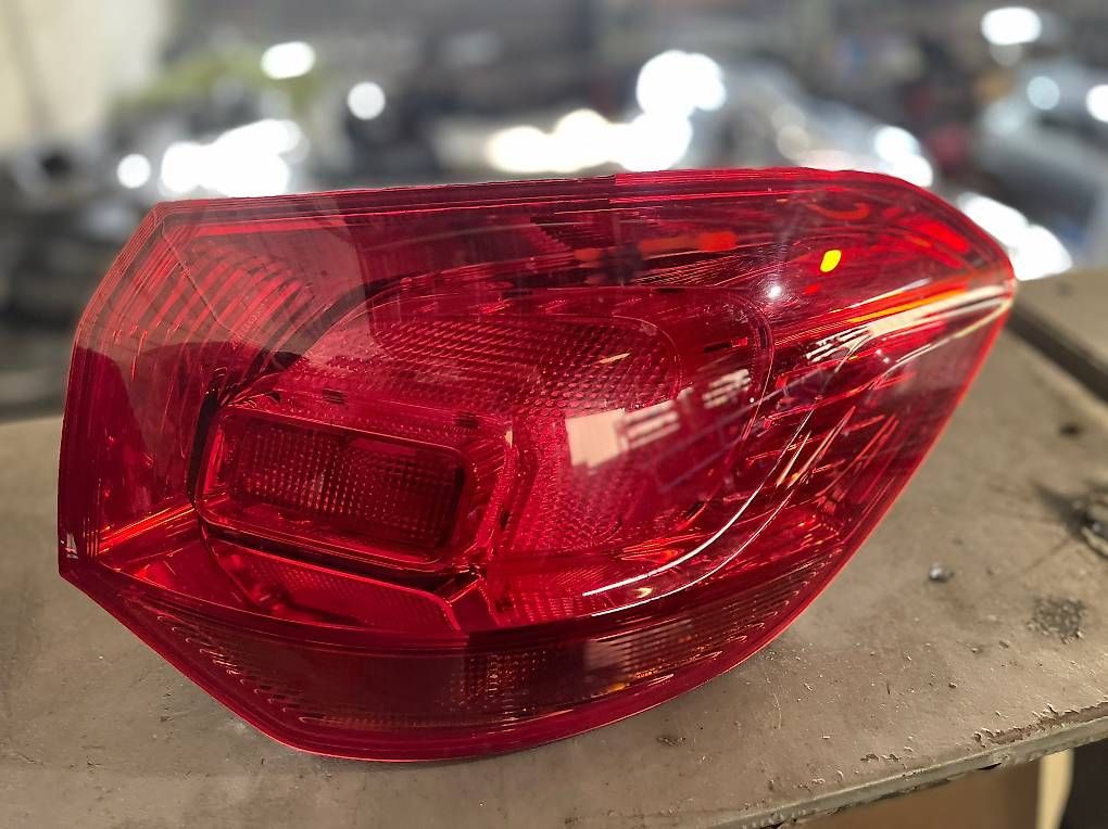 Tutti pezzi di ricambio auto: Stopplicht Astra J  – Usato da Udligenswil venduto da Sch2s 2