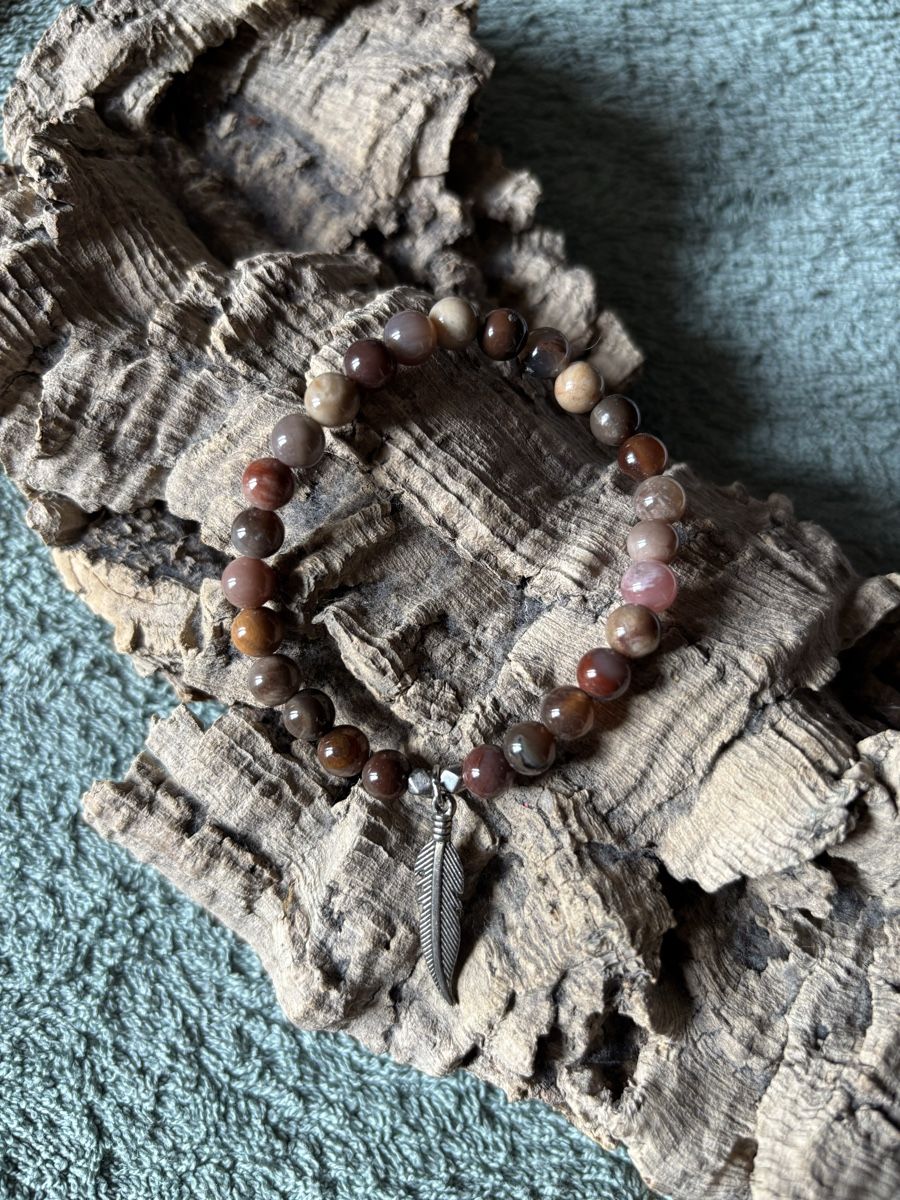 Bracciali & Braccialetti: Armkette Holz versteinert mit Feder – Nuovo (secondo la descrizione) da Erlinsbach venduto da moseco