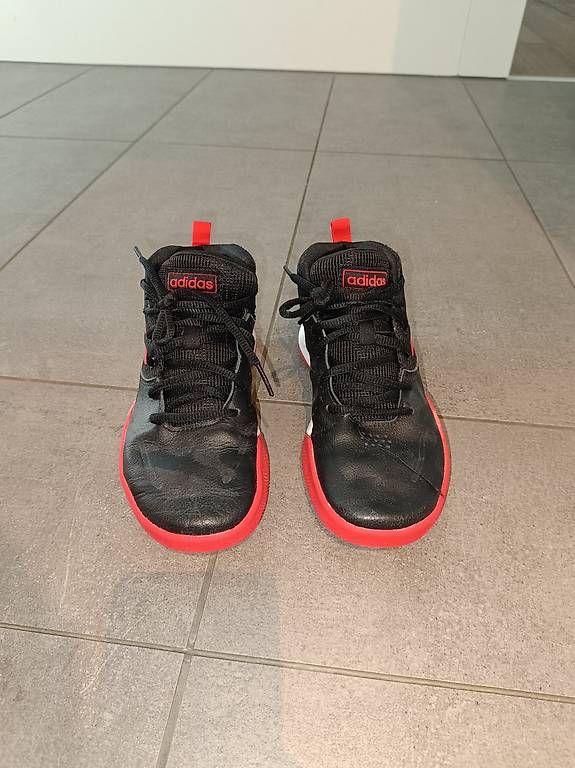 Scarpe per ragazzi: Hallenturnschuhe Grösse 34 – Usato da Utzenstorf venduto da Jassy34xx 2