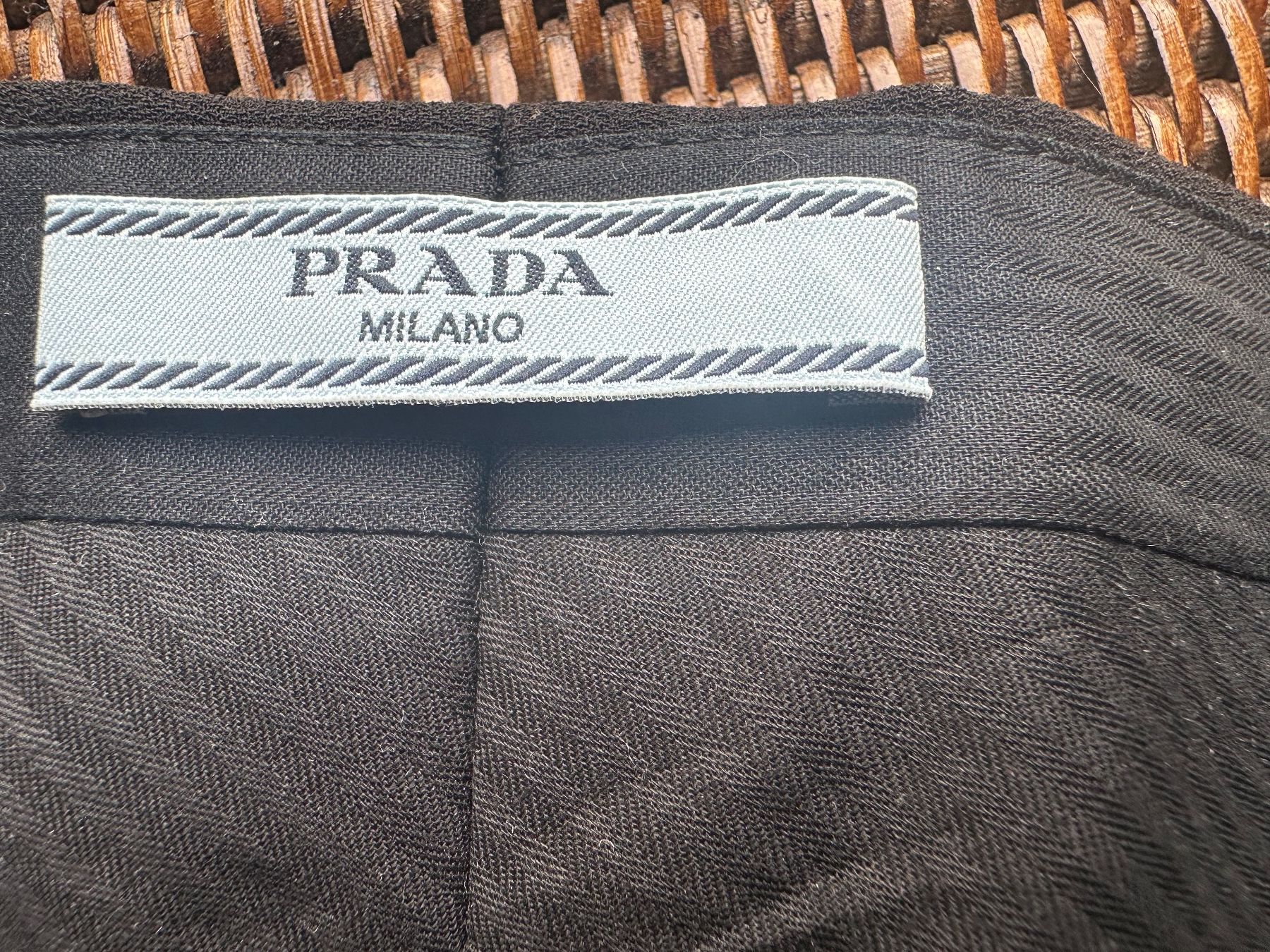 Prada Pantaloni: PRADA -  black formal trousers- size IT44 – Usato da Langnau am Albis venduto da bar_ml6k 1