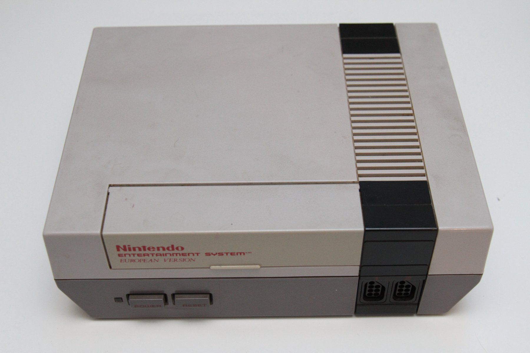 Nintendo Console: Nintendo NES mit Spielen – Usato da Basel venduto da camelot99 1