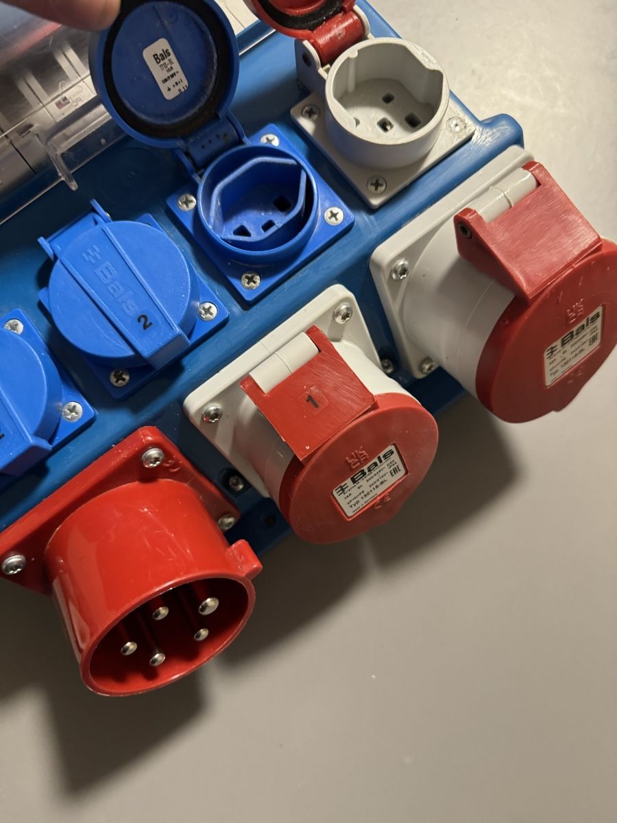 Elettrotecnica: Bals Stromverteiler EVKB 10/32A blau, IP44 - Top! – Usato da Basel venduto da bau_6tk8 9