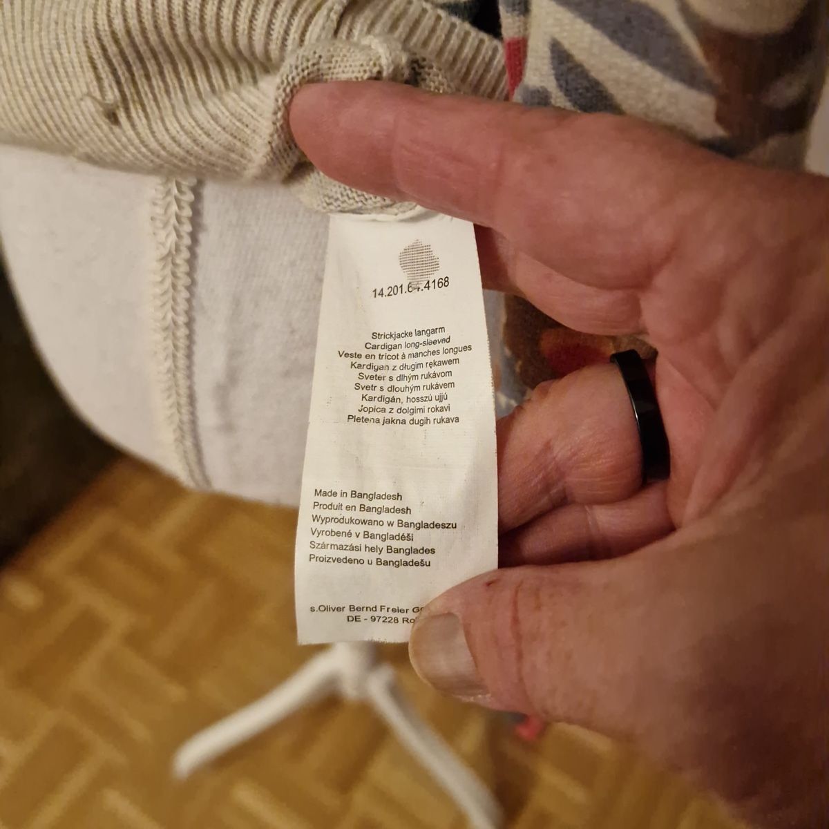 S.Oliver Giacche: s.Oliver Strickjacke Grösse S Blumenmuster beige – Usato da St. Gallen venduto da mania03 4