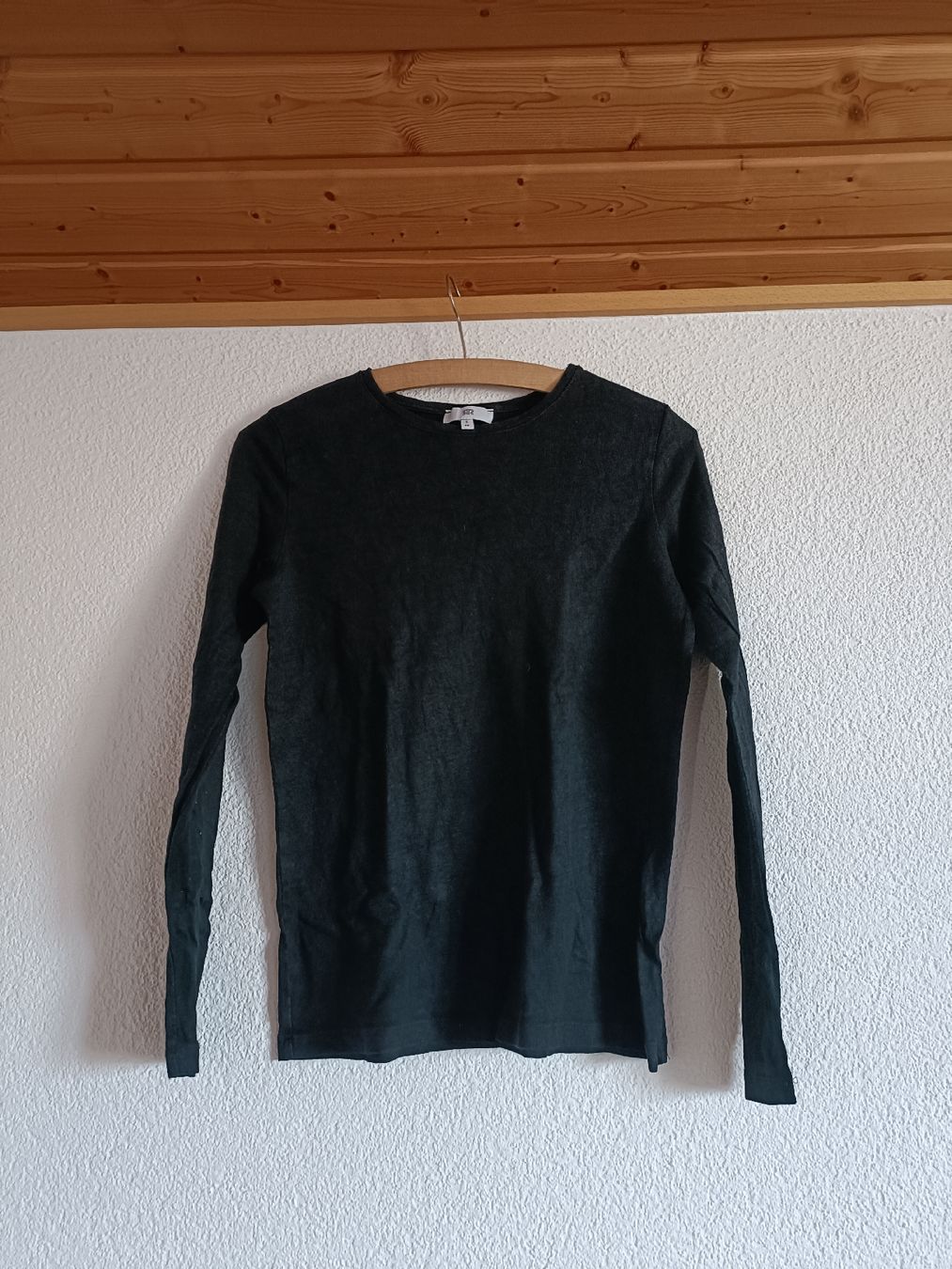 Pullover & Sweatshirts: Pull noir - Taille S – Gebraucht aus Vaulruz von O_DDM