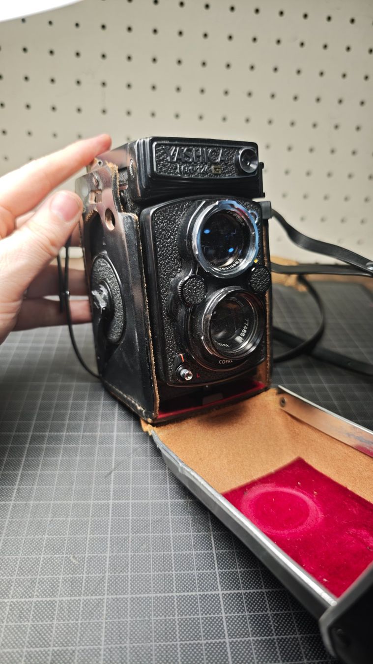 Fotocamera: Wunderschöne alte Fotokamera yashika – Usato da Gelterkinden venduto da MYSTOREFORYOU4460 1