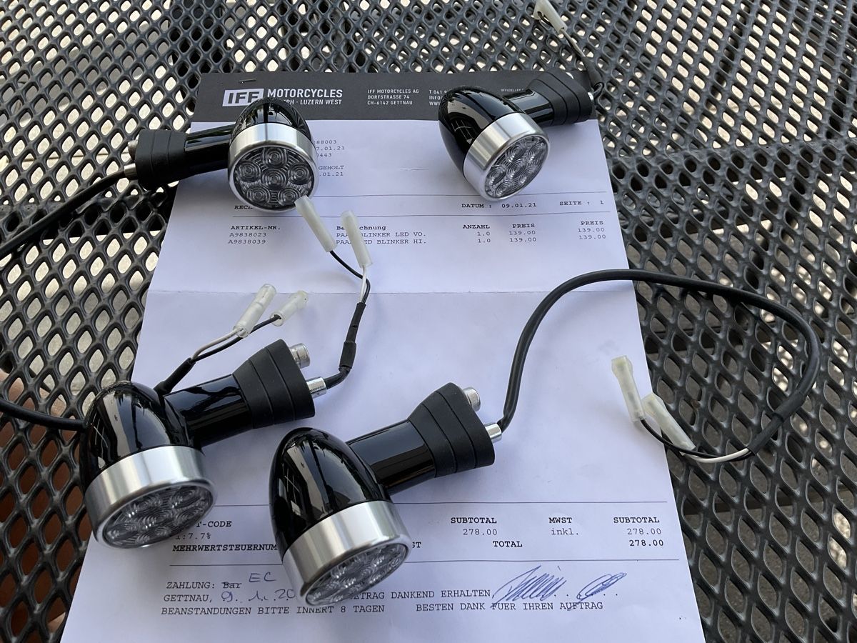 Triumph Toutes les pièces détachées moto: Triumph LED Bullet Blinker neuwertig – D'occasion à Forch par Jagaki
