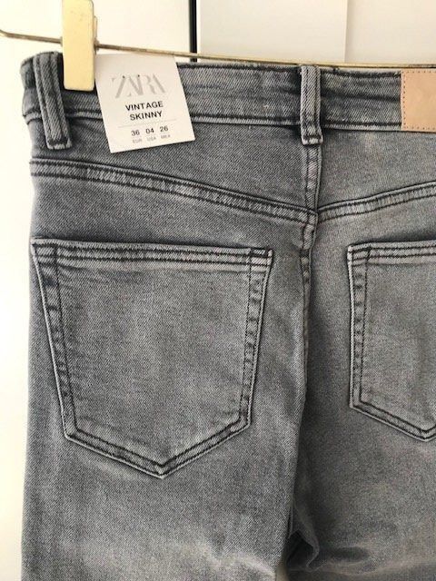 Zara Jeans: Zara Jeans – Nuovo e nell'imballaggio originale da Zürich venduto da jujusi 1