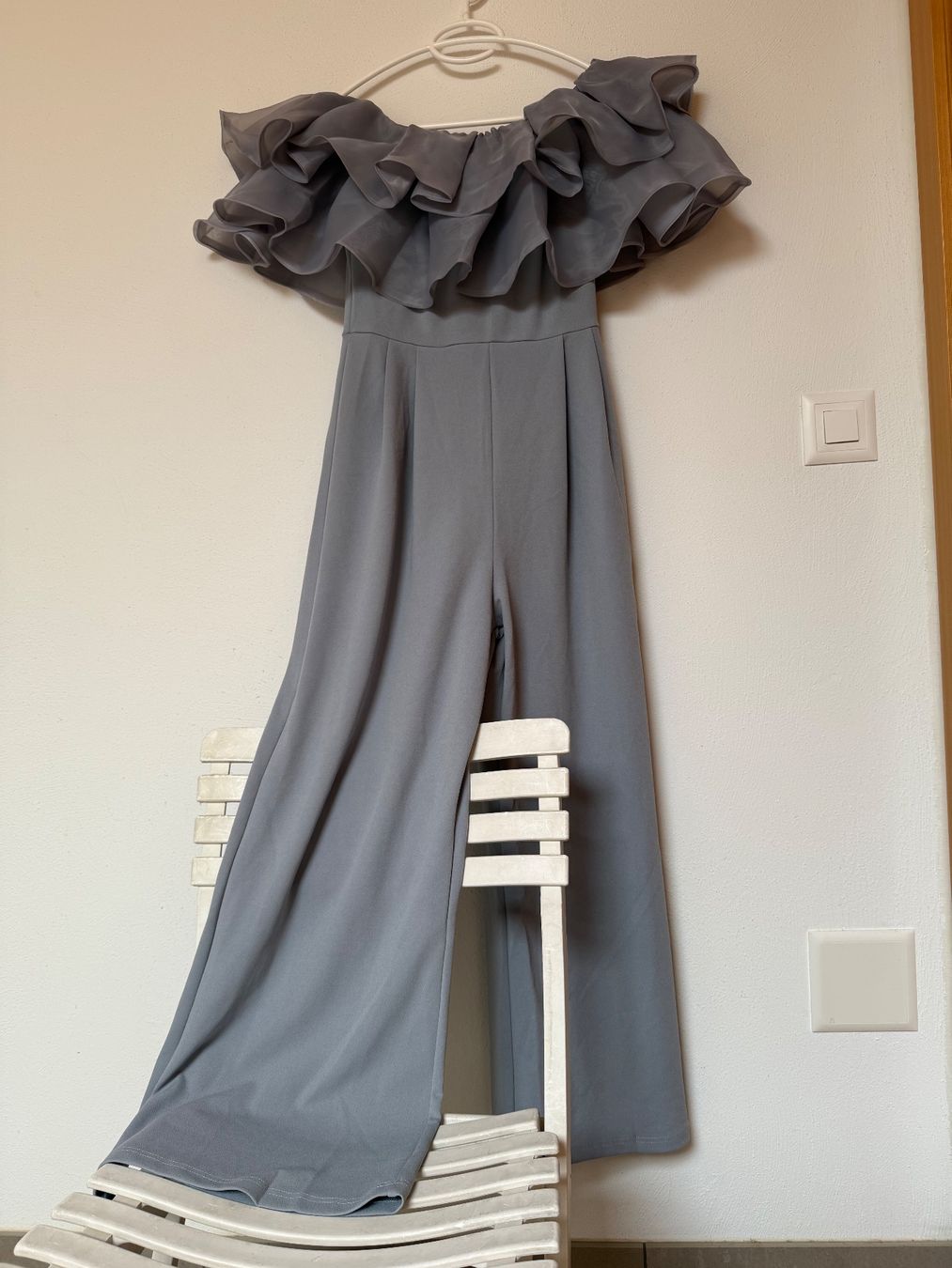 Tute: Boho Jumpsuit mit Chiffonkragen – Usato da Sigriswil venduto da ck56