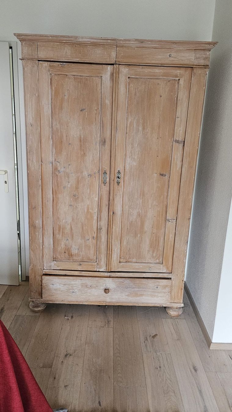 Armadi: Schöner Weichholzschrank – Usato da Schaffhausen venduto da kha_wh59