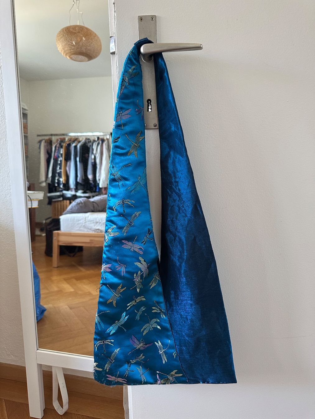 Sacs femmes: Tasche mit Libellenmuster blau Seide(-Imitat?) – D'occasion à Bern par KrAGinES 1