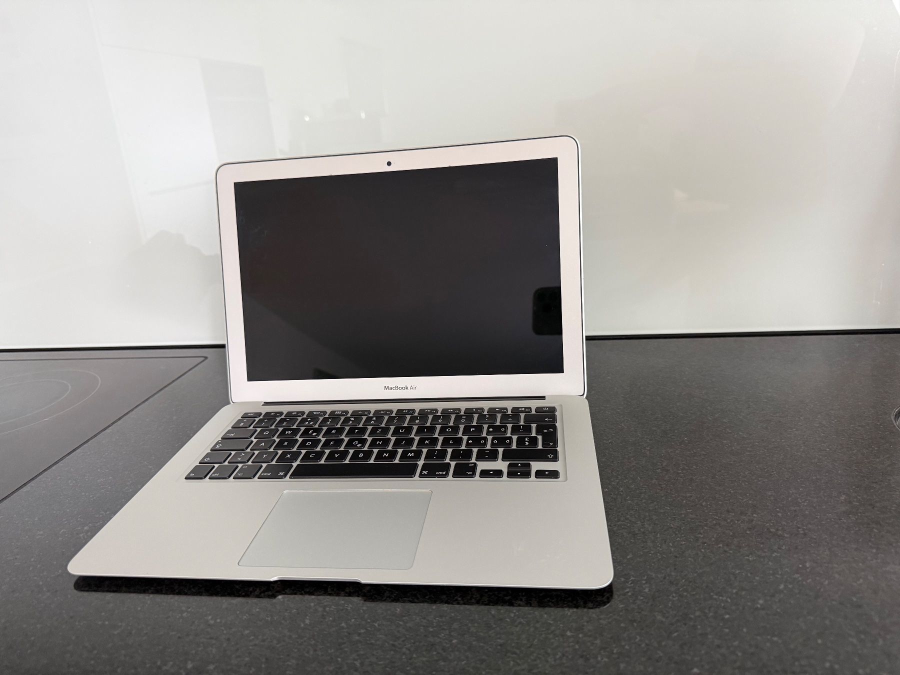 Apple Notebook: Macbook Air 13" (2017) – Usato da Bützberg venduto da selaiina