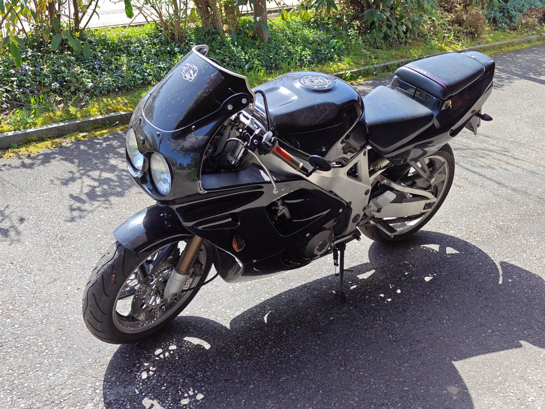 Honda Strada: Honda CBR 900 RR Fireblade SC28 – Usato da Ufhusen venduto da BlackWodka