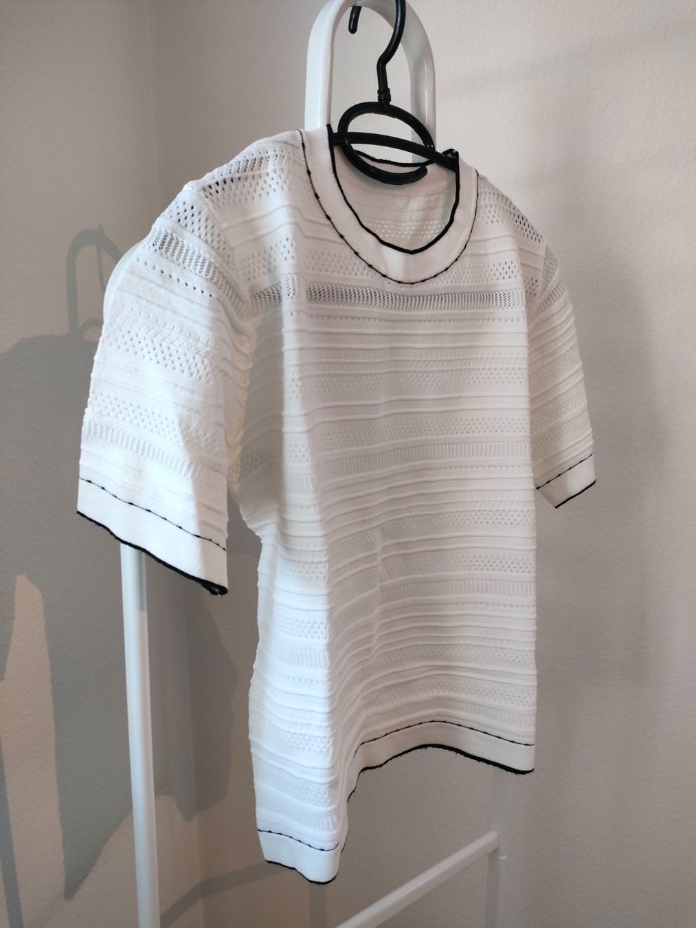 T-shirt: T-Shirt in Weiss mit originalem Muster – Nuovo (secondo la descrizione) da Dietikon venduto da MJ_Sporting 1
