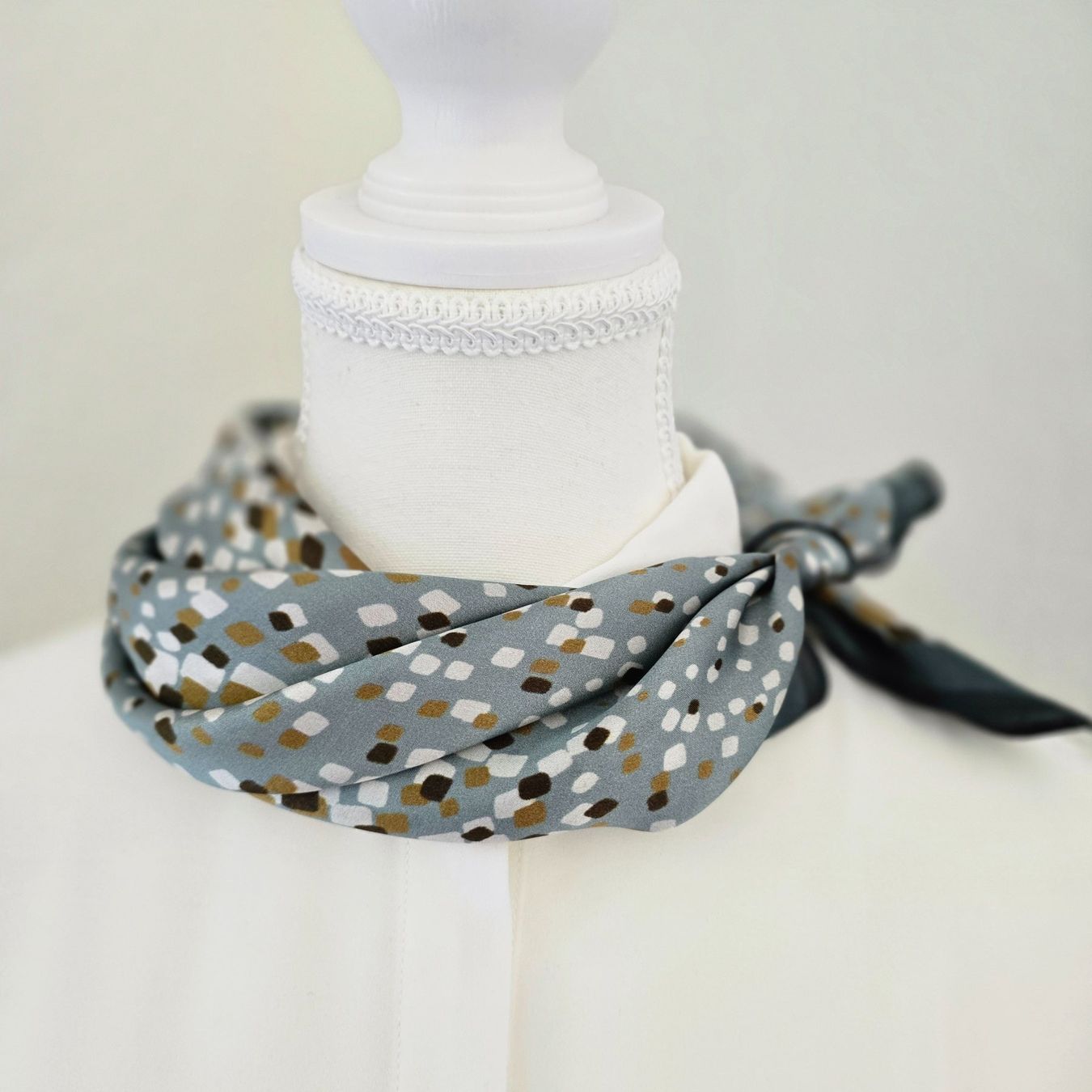 Foulard & Sciarpe: New 53cm Light Teal Silk Scarf, Mosaic Pattern 100% Silk – Nuovo e nell'imballaggio originale da Baar venduto da virginiablossoms 4