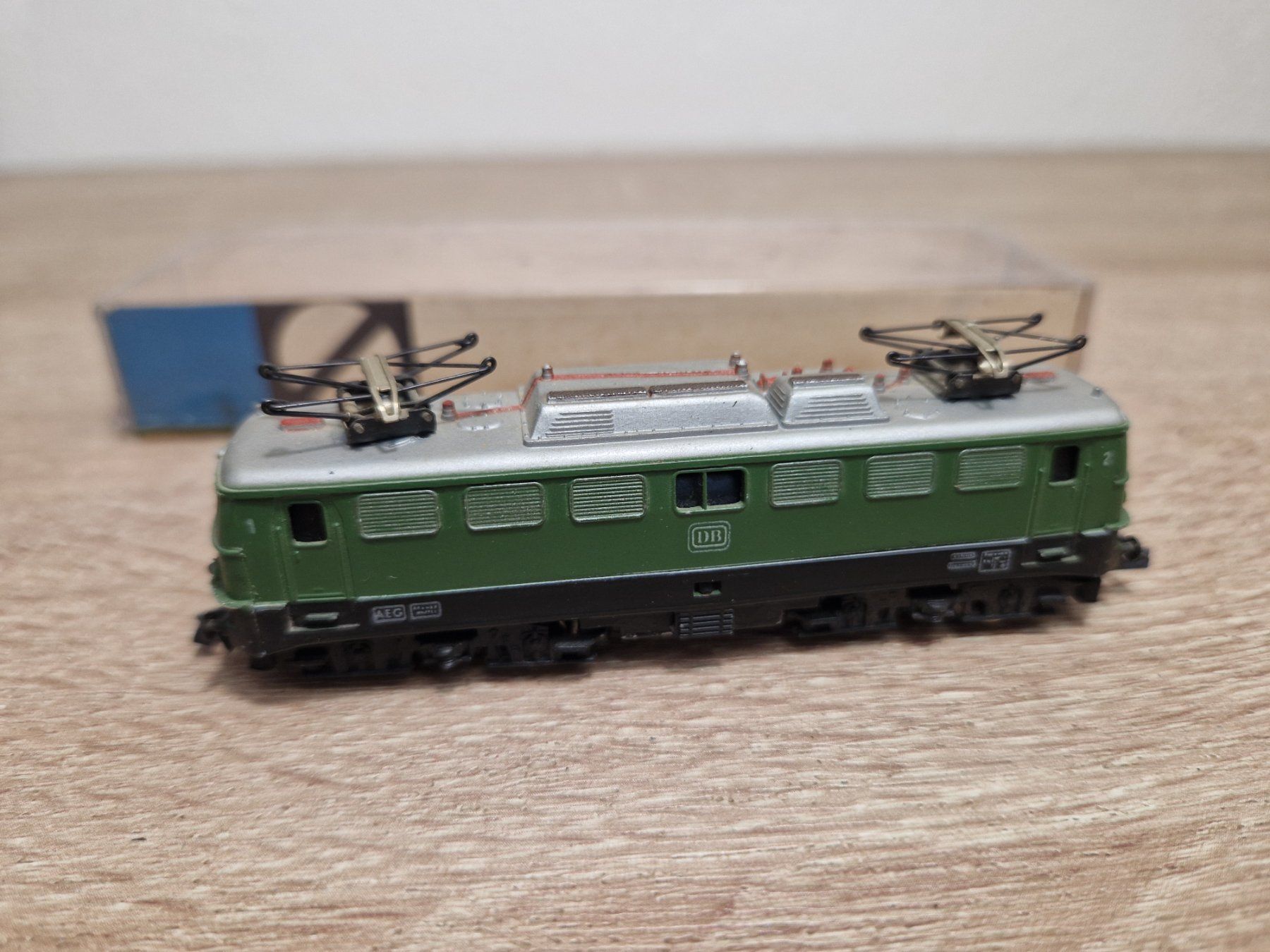 Arnold Trains électriques: Arnold N 0235 E-Lok DB H0 – D'occasion à St-Aubin-Sauges par tantome 1