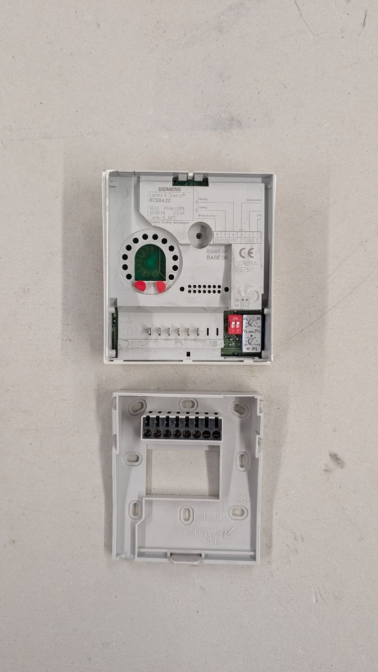 Siemens Sistema di controllo: Siemens Raumthermostat – Usato da Volketswil venduto da mar_c5pv 1