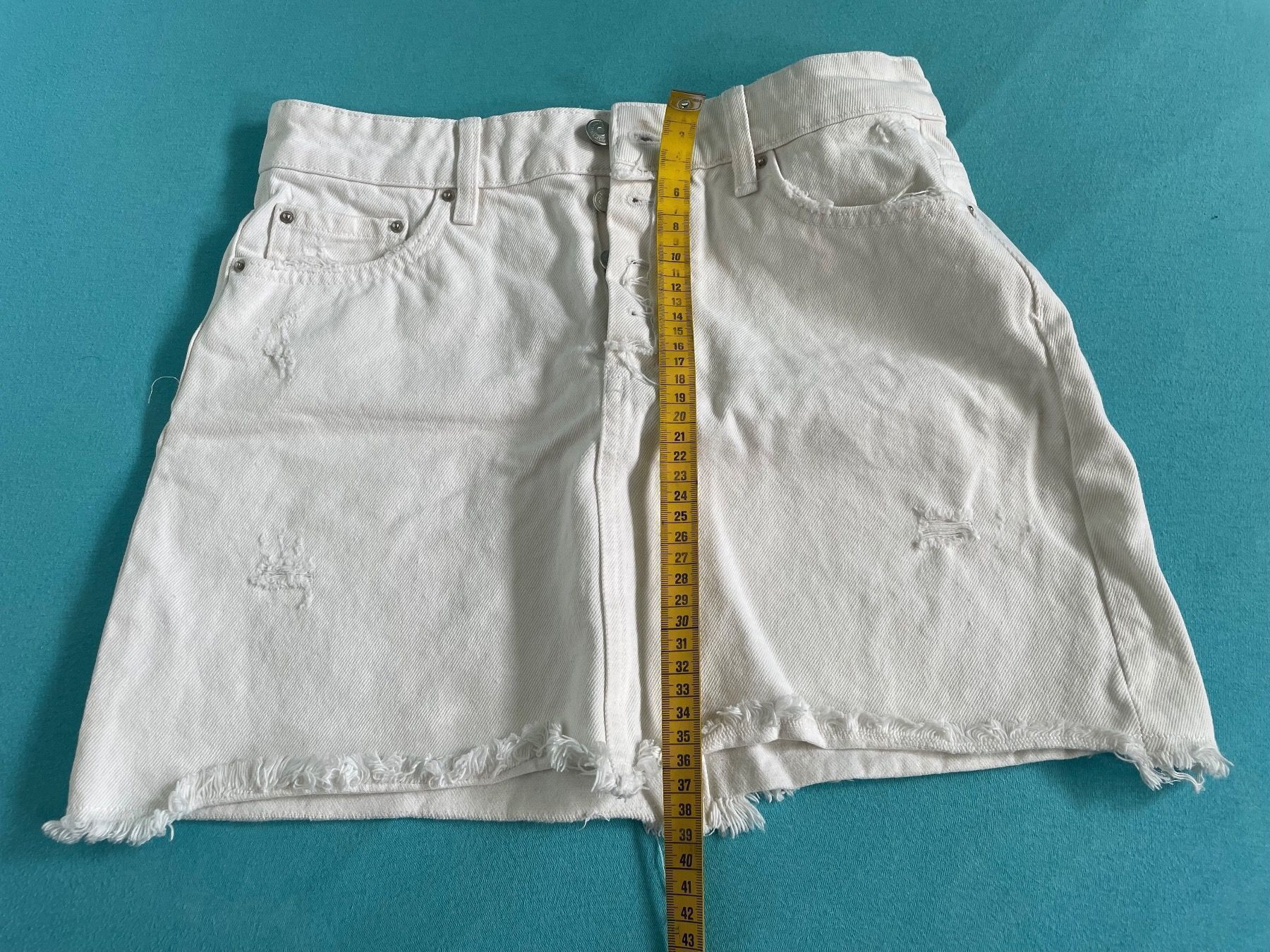 Zara Röcke: Zara Jeansrock weiss – Gebraucht aus Basel von Robyn20 7