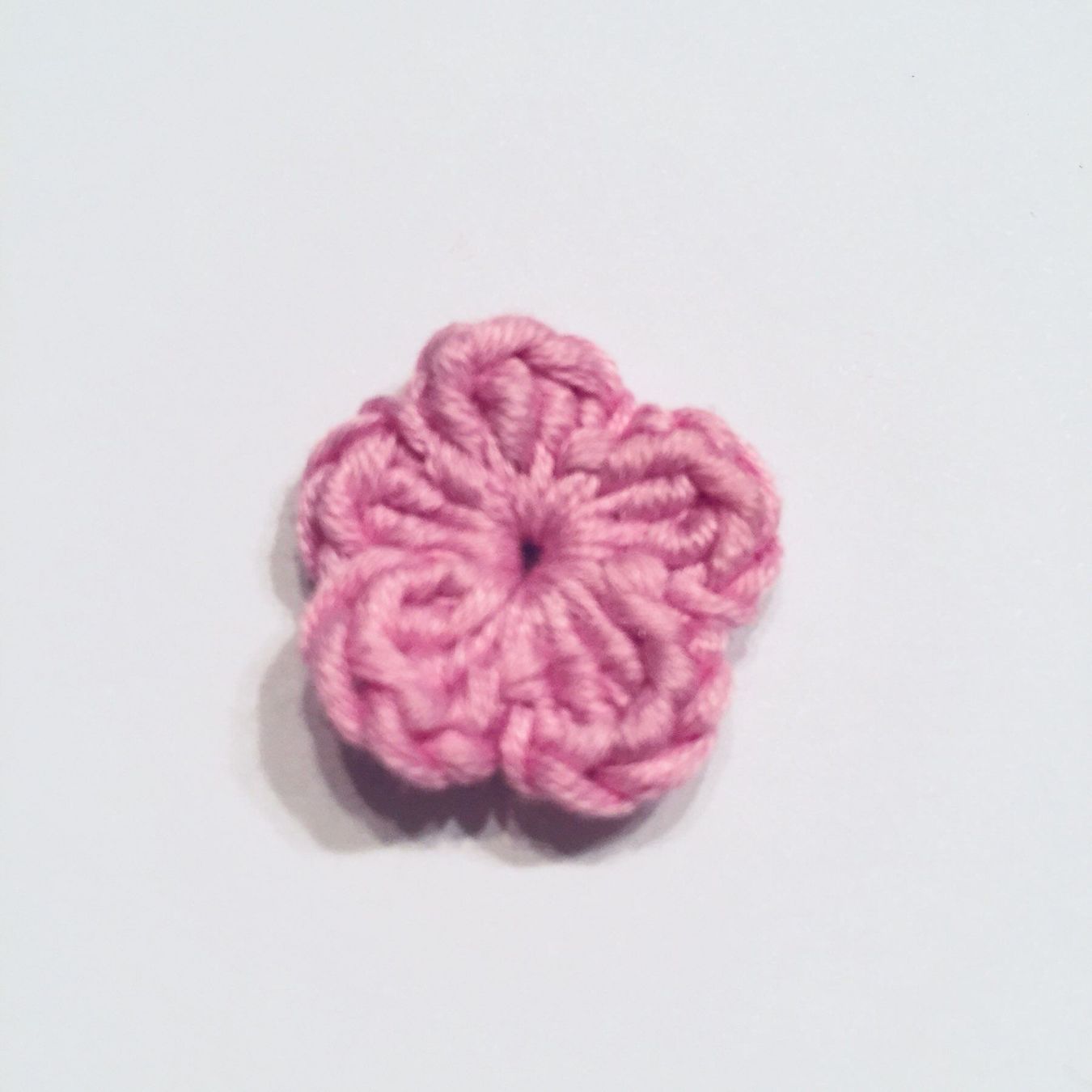 Toppe: 5x Blumen hellrosa gehäkelt 25 mm – Nuovo e nell'imballaggio originale da Emmenbrücke venduto da swissmade-miracles 1