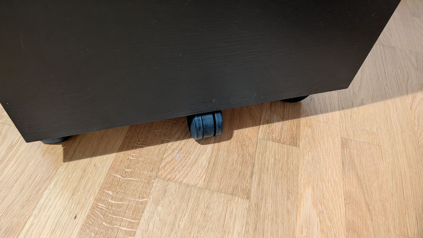 Ikea Banconi: Ikea MALM filing cabinet with rollers  – Usato da Riehen venduto da jan_mz8d 3