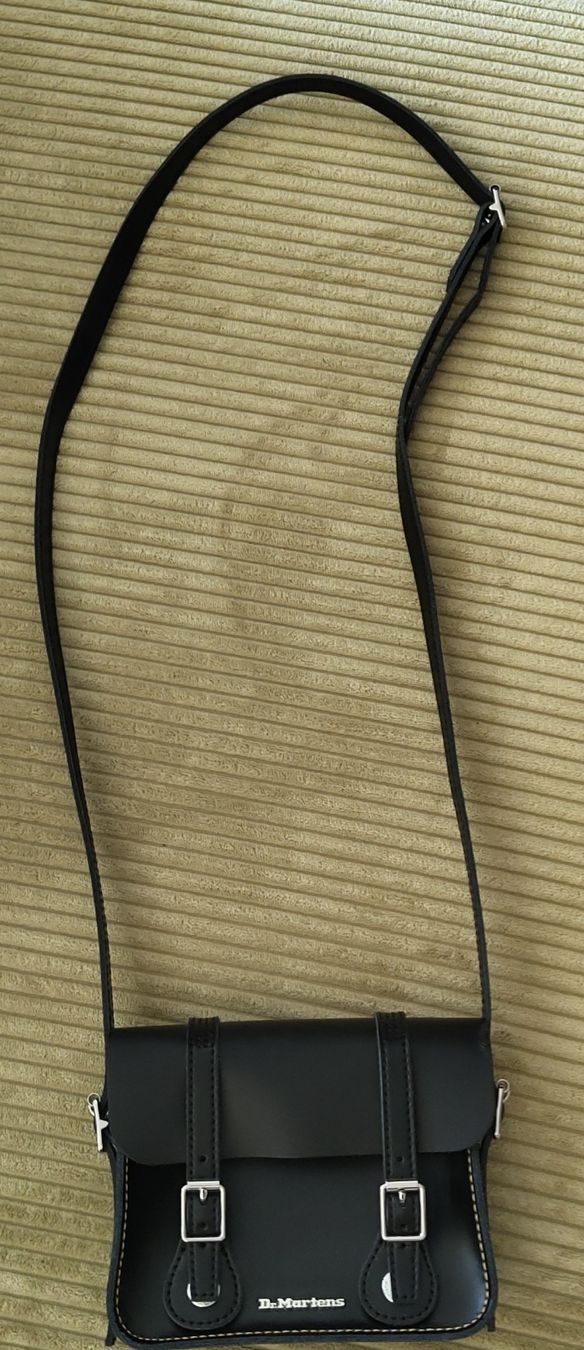 Dr. Martens Borse: Schwarze Dr. Martens Umhängetasche – Nuovo (secondo la descrizione) da Schönenwerd venduto da yayu_01