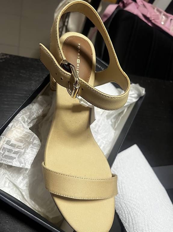 Scarpe da donna: Sandales tommy T42 – Nuovo e nell'imballaggio originale da Pully venduto da yaa_rm7x 3