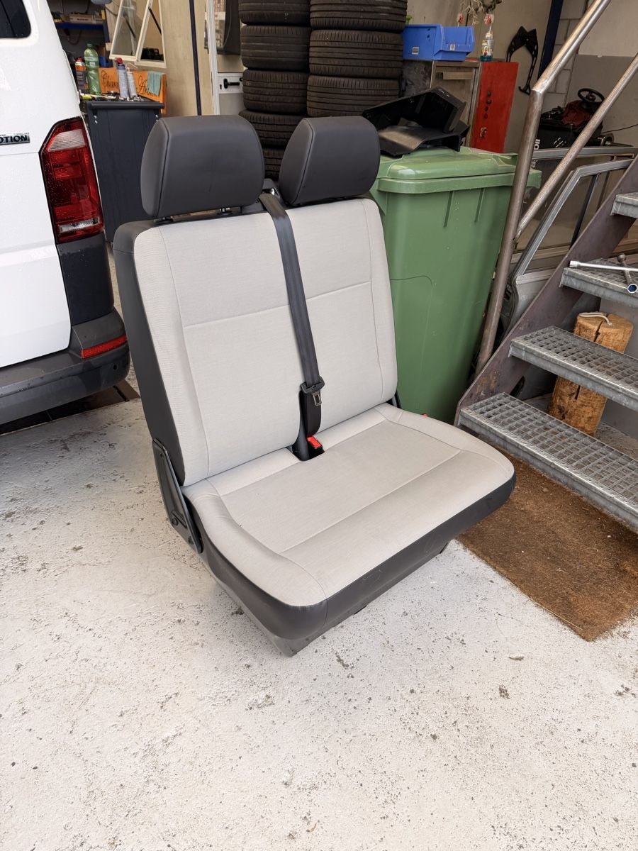 VW Alle Ersatzteile: Sitzbank VW T6  – Gebraucht aus Aristau von AHess01
