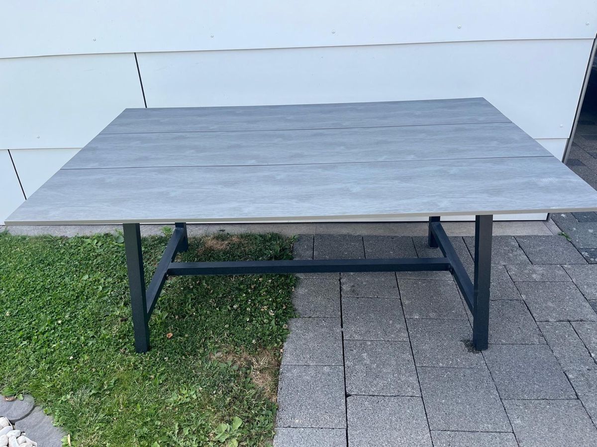 Tische: Gartentisch anthrazit Holzoptik Metallgestell   – Gebraucht aus Biberist von Merza10