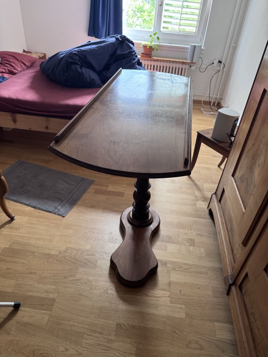 Tische: Rednerpult – Gebraucht aus Zürich von Hsomm 1