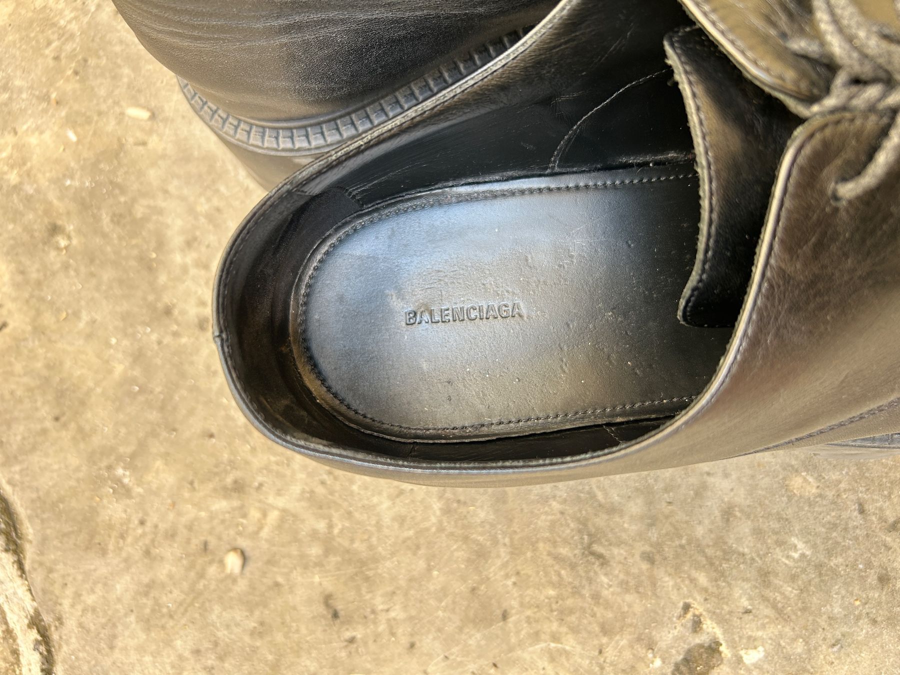Balenciaga Scarpe da uomo: Black Balenciaga rhino derbies – Usato da basel venduto da wastedworld 4