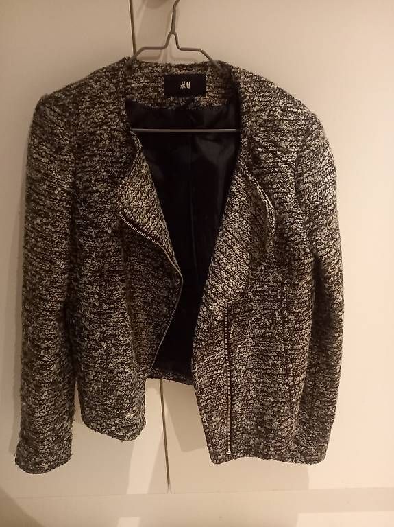 Vestes: 2 blazers pour femme taille S – D'occasion à givisiez par odilev