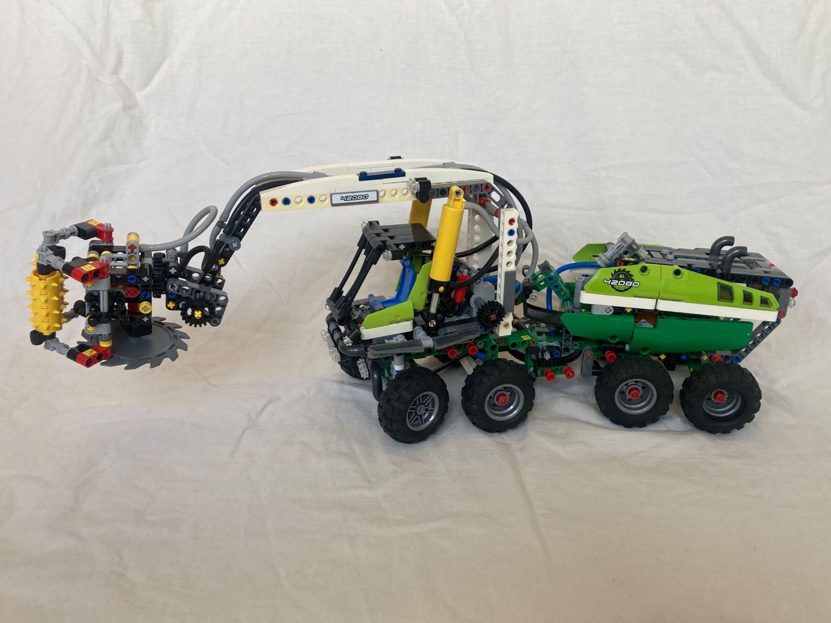 Lego Jeux de construction: Lego Technic Forest Machine 42080 80% complete – D'occasion à Winterthur par WintiBrickstore