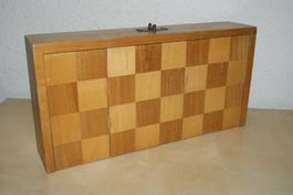 Schachbrett – Box - mit Holz Figuren