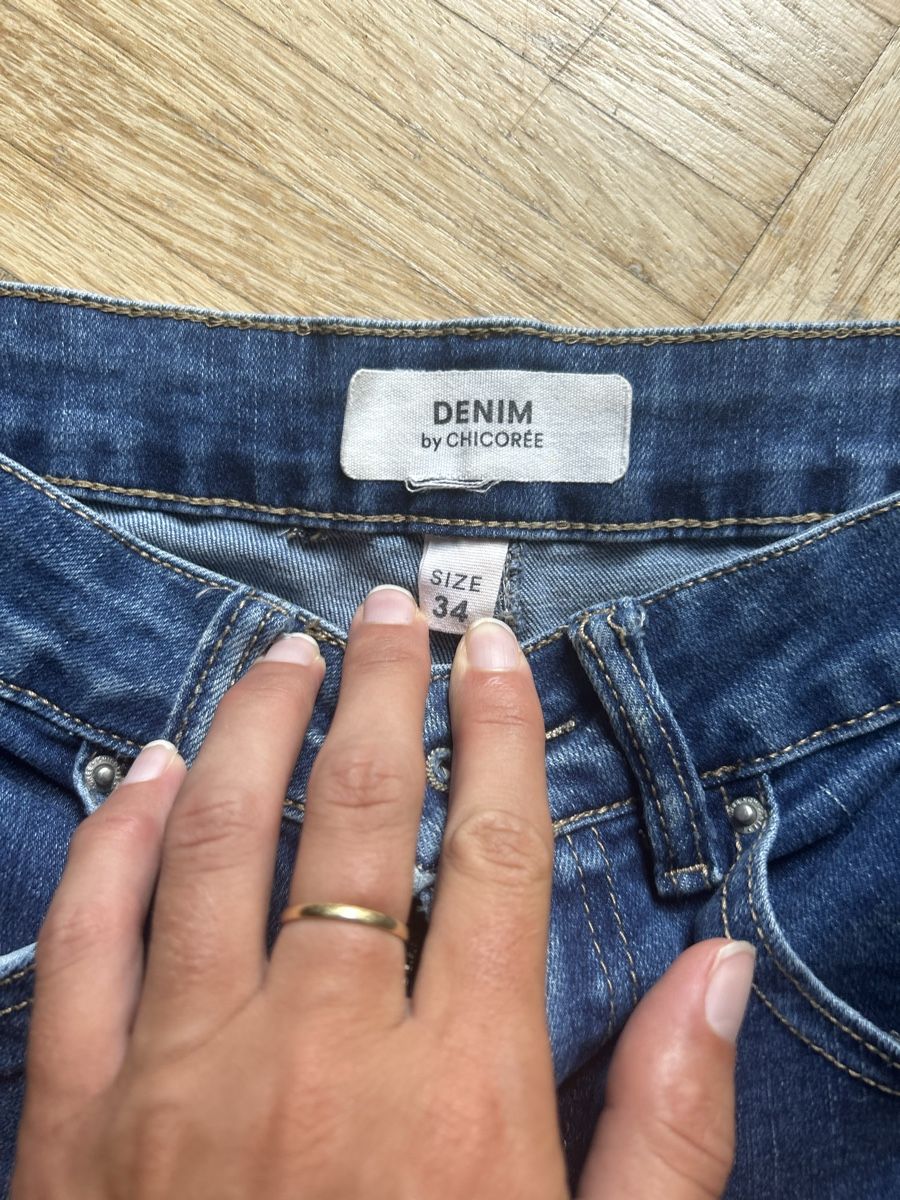 Jeans: Jeans CHICORÉE Bootcut Blau Groesse 34 leichte Flecken – Usato da Zürich venduto da chi_7k5b 2